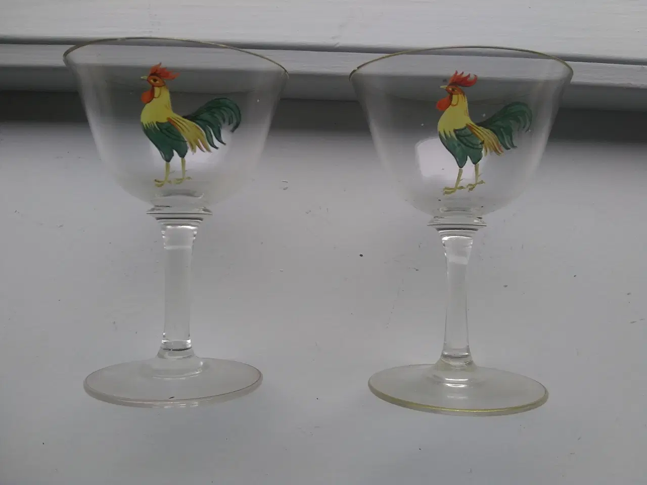 Billede 1 - 2 antikke cocktail glas, med hanemotiv