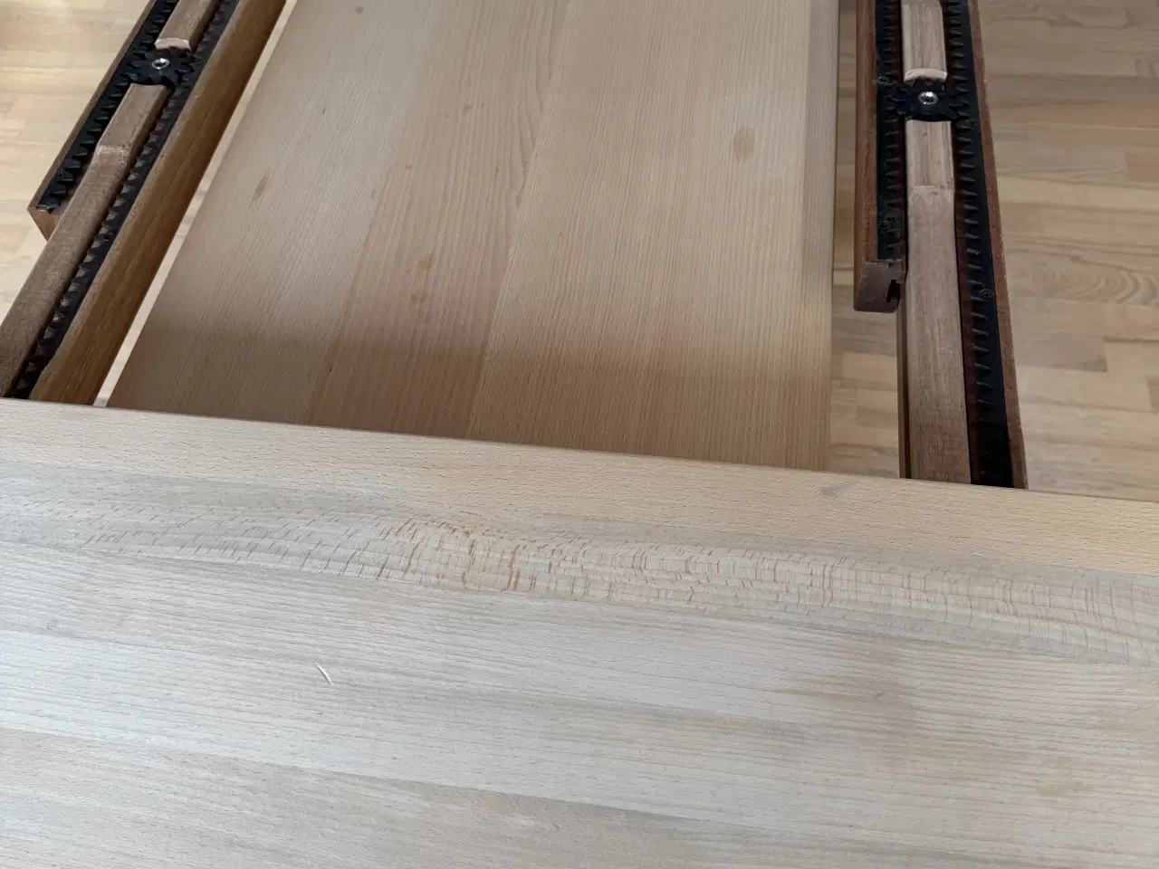 Billede 4 - Spisebord med 6 stole