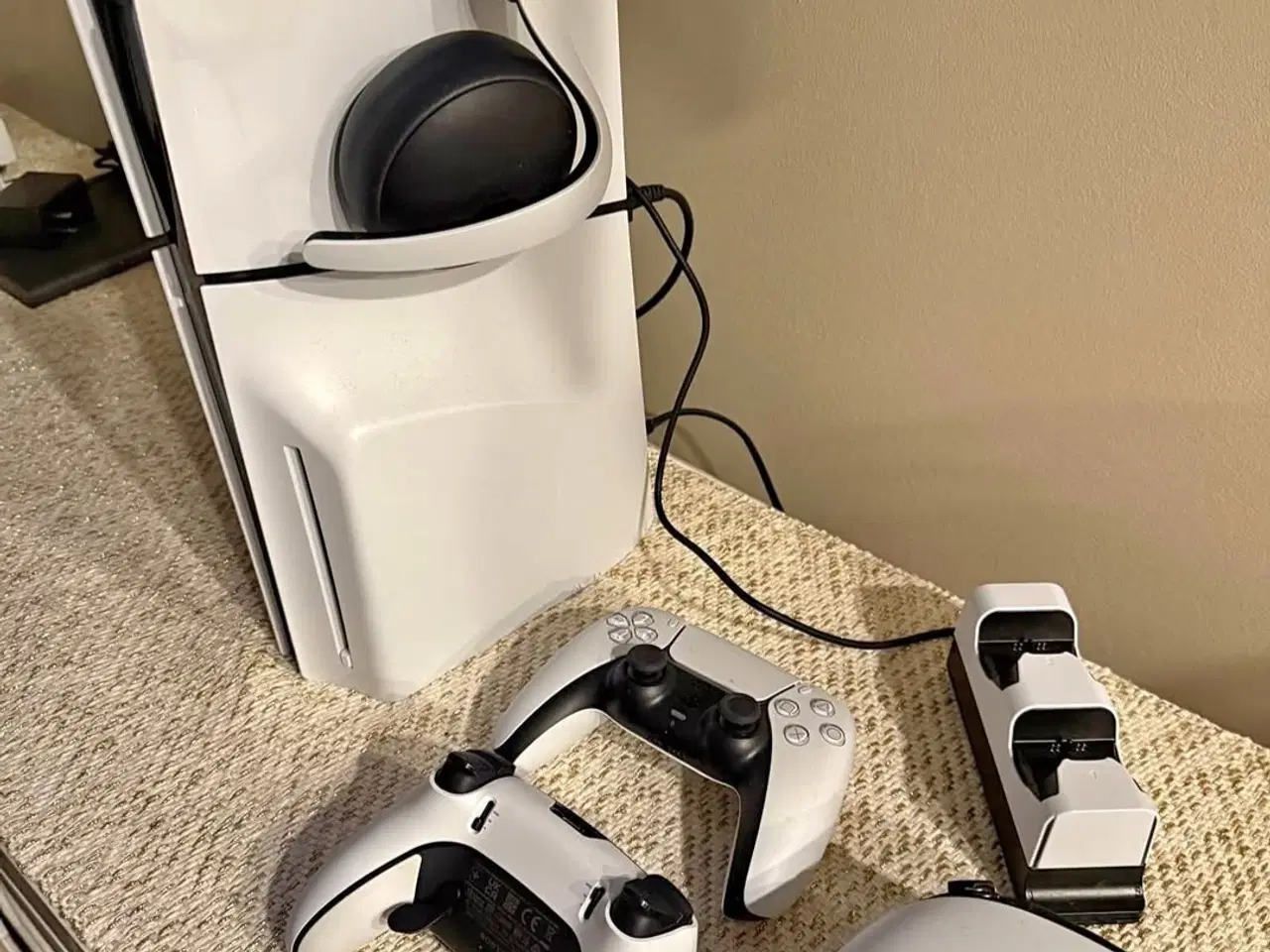 Billede 1 - Playstation 5 med 2 controller