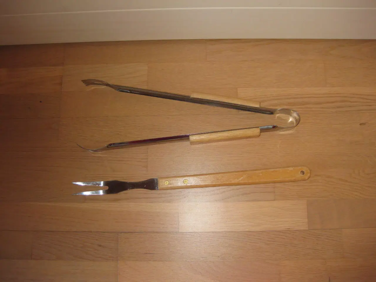 Billede 4 - Tang og gaffel til grillen samlet