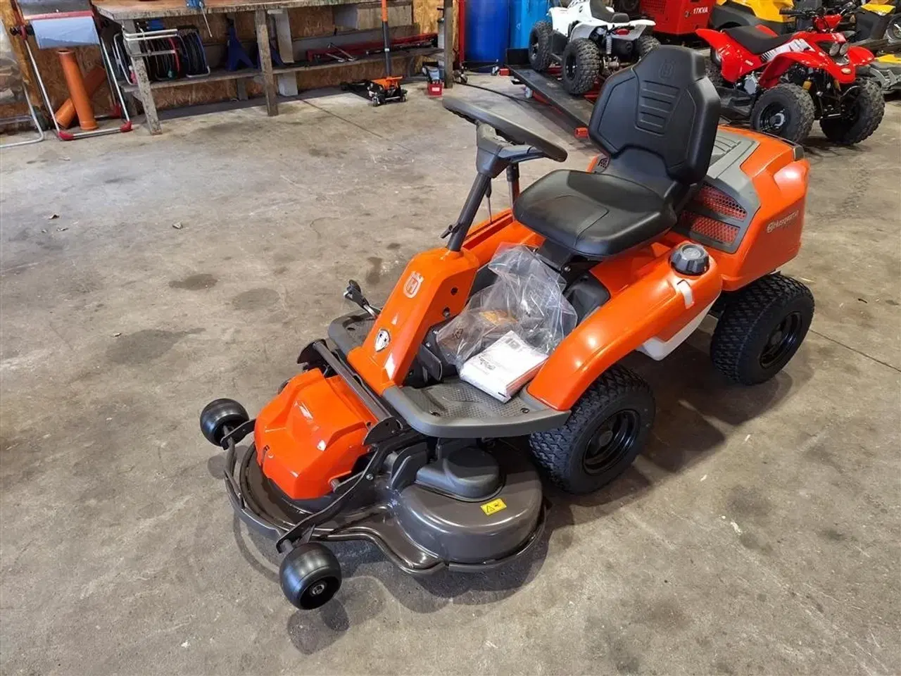 Billede 4 - Husqvarna Rider R214 TC 103 cm klipper