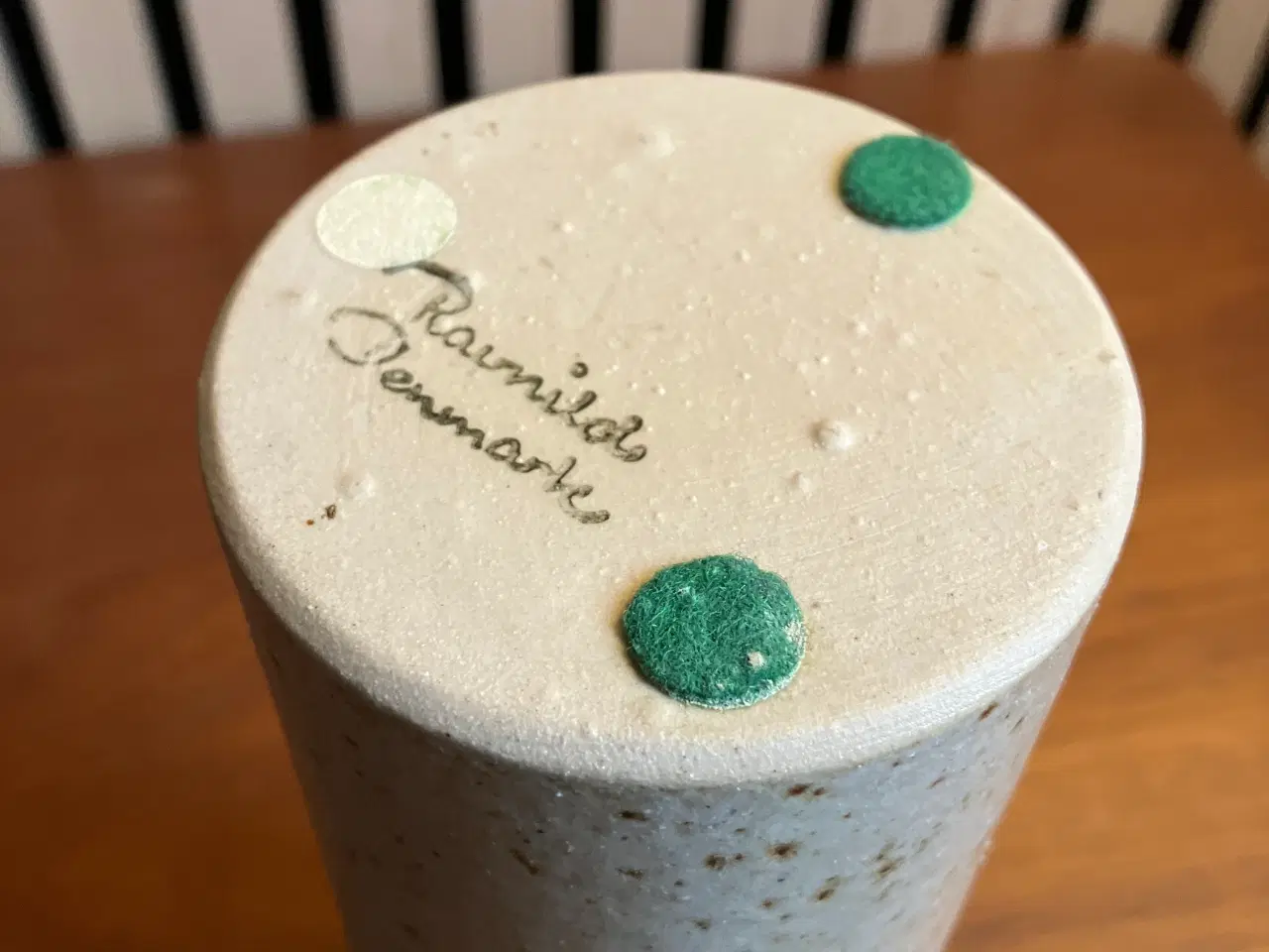 Billede 4 - Ravnild vase i høj, cylindrisk form