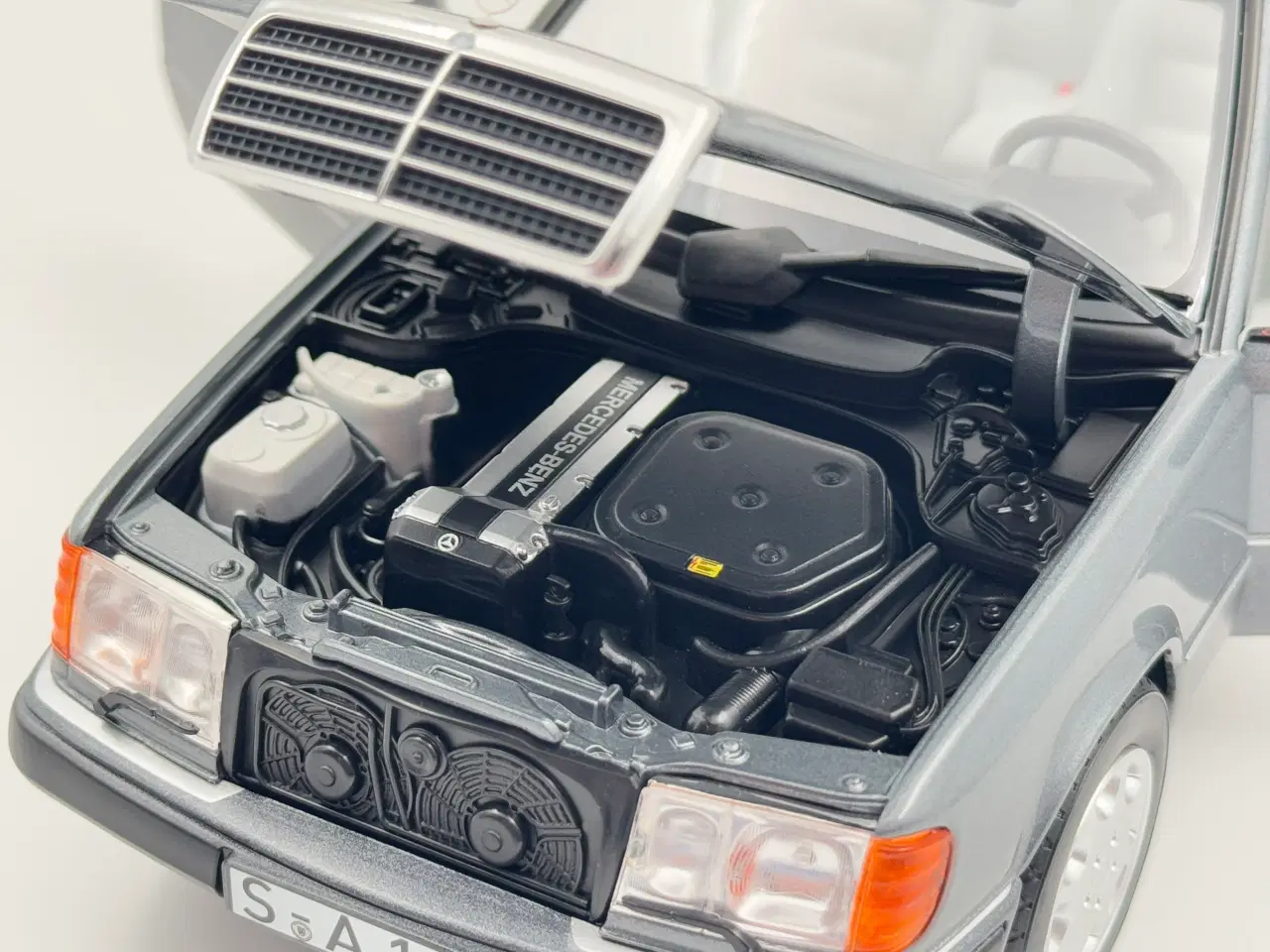Billede 5 - 1991 Mercedes 300 CE-24 Cabriolet 1:18