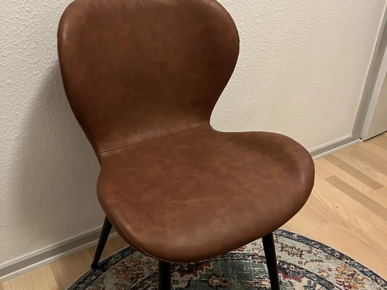 Billede 1 - Cognac farvede spisestuestole