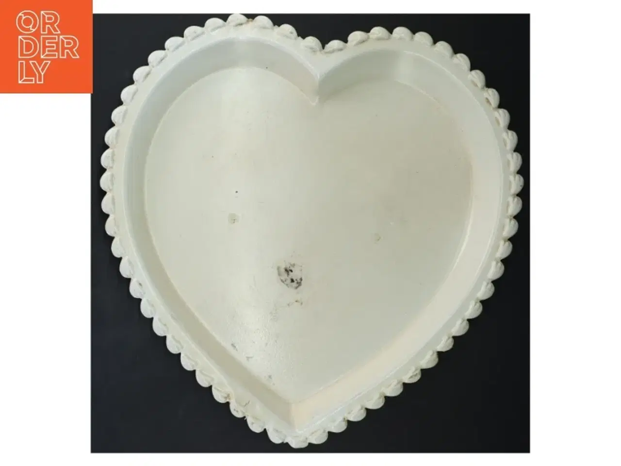 Billede 1 - Hjerteformet fad fra Udseen Danmark (str. 31,5x30 cm)