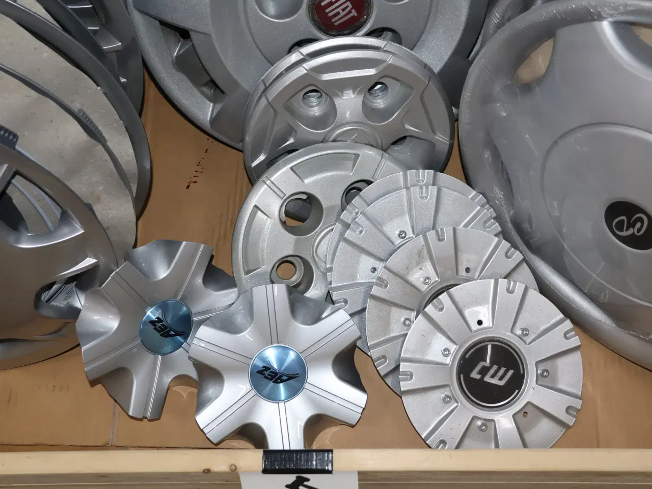 Billede 6 - Palle diverse hjulkapsler, brugt/ubrugt.