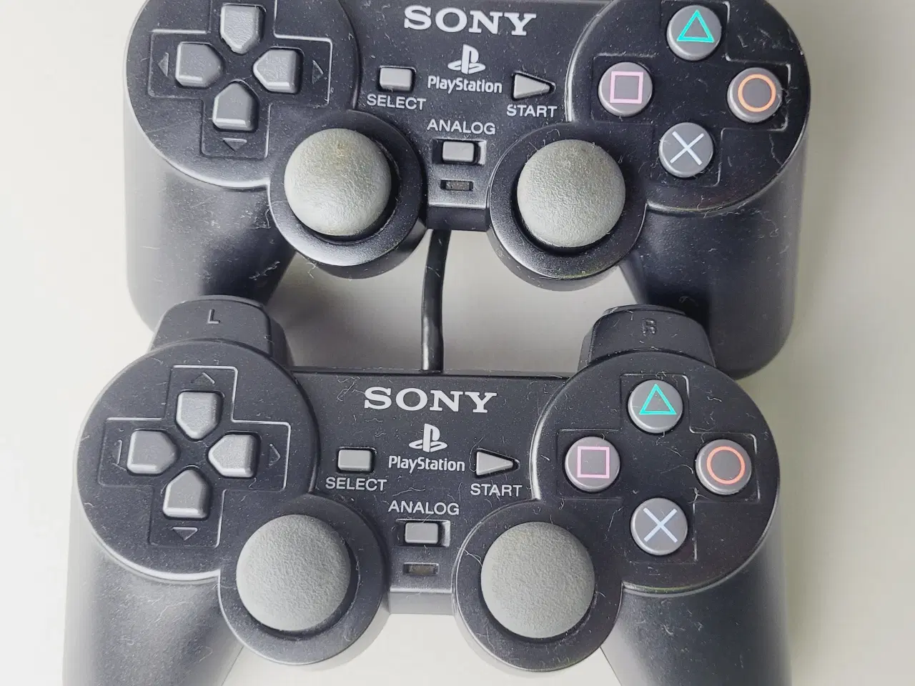Billede 1 - ⭐2 stk. Originale Sony PS2 Controllere (DualShock)