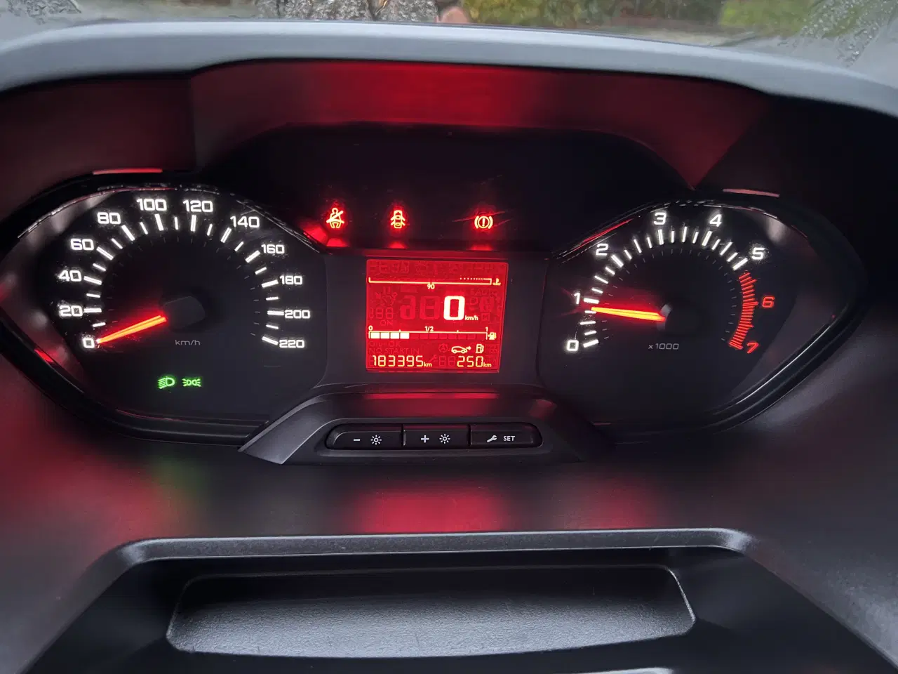 Billede 9 - Fin lille vare bil 