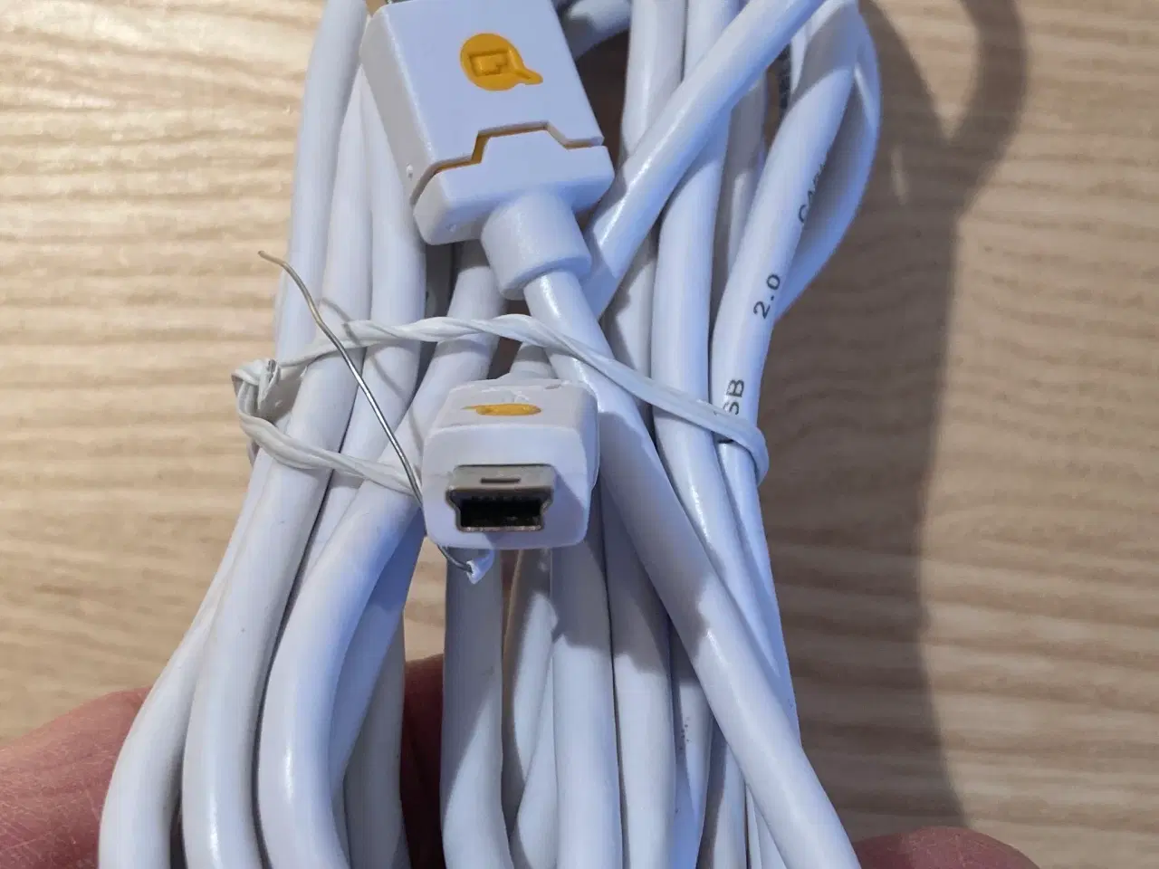 Billede 2 - Hvidt USB 2.0 kabel med USB-A/USB mini B.