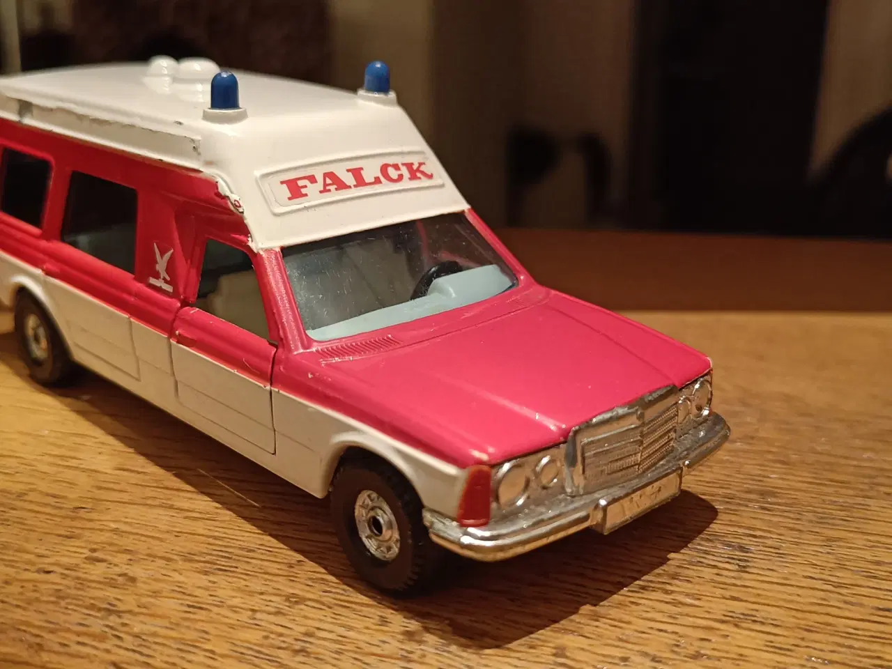Billede 2 - Corgi ambulance falck