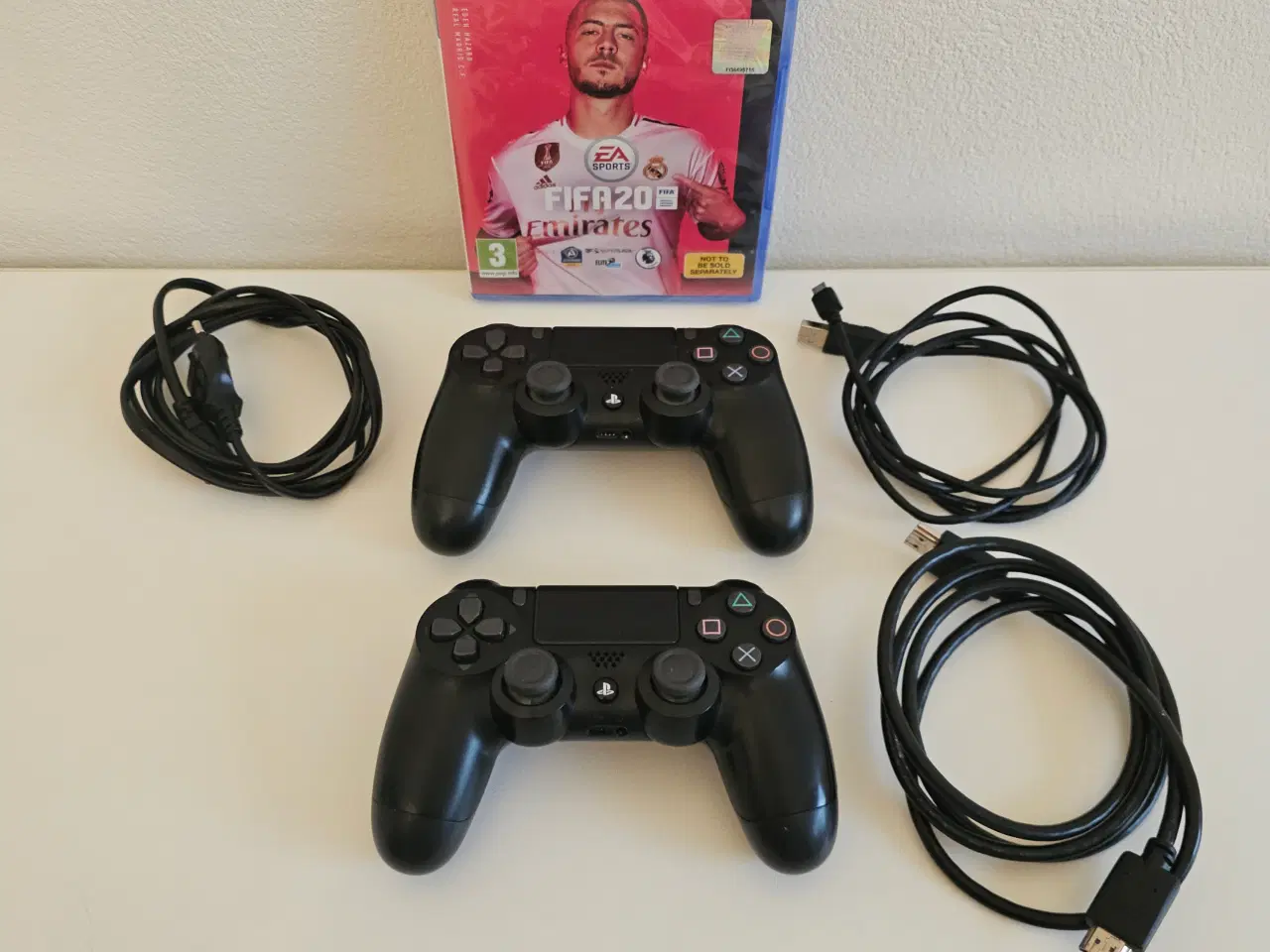 Billede 2 - PlayStation 4 Slim 500GB + FIFA 20 og 2 Controller