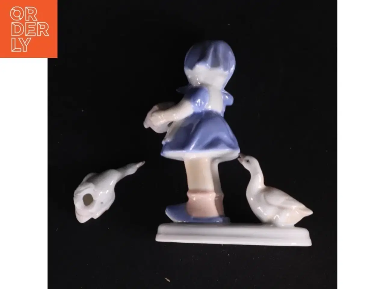 Billede 2 - Porcelænsfigur af pige med gæs (str. 10 x 12 x 5 cm)