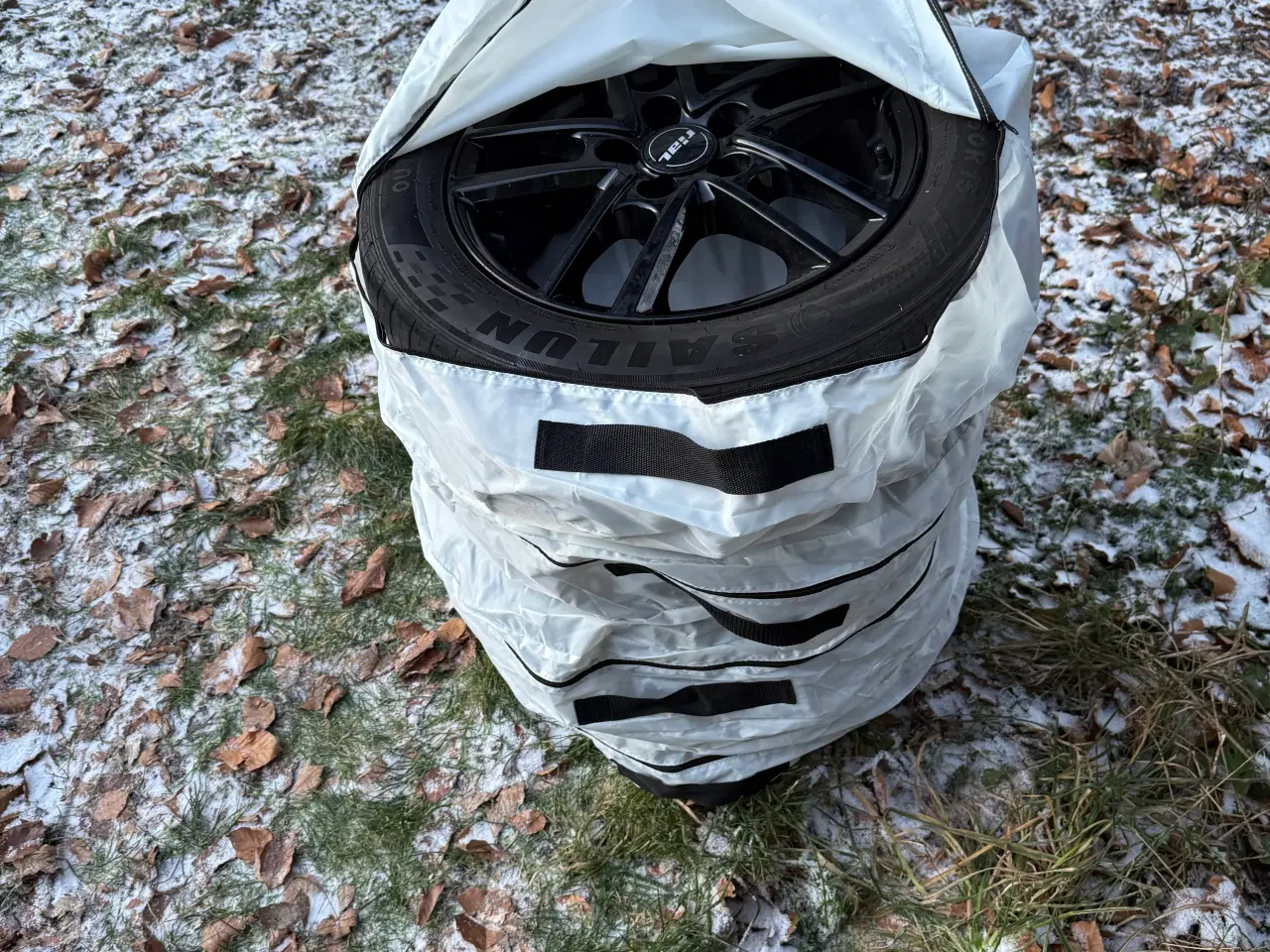 Billede 2 - 15” sorte alufælge med dæk – VW Polo – Næsten som 