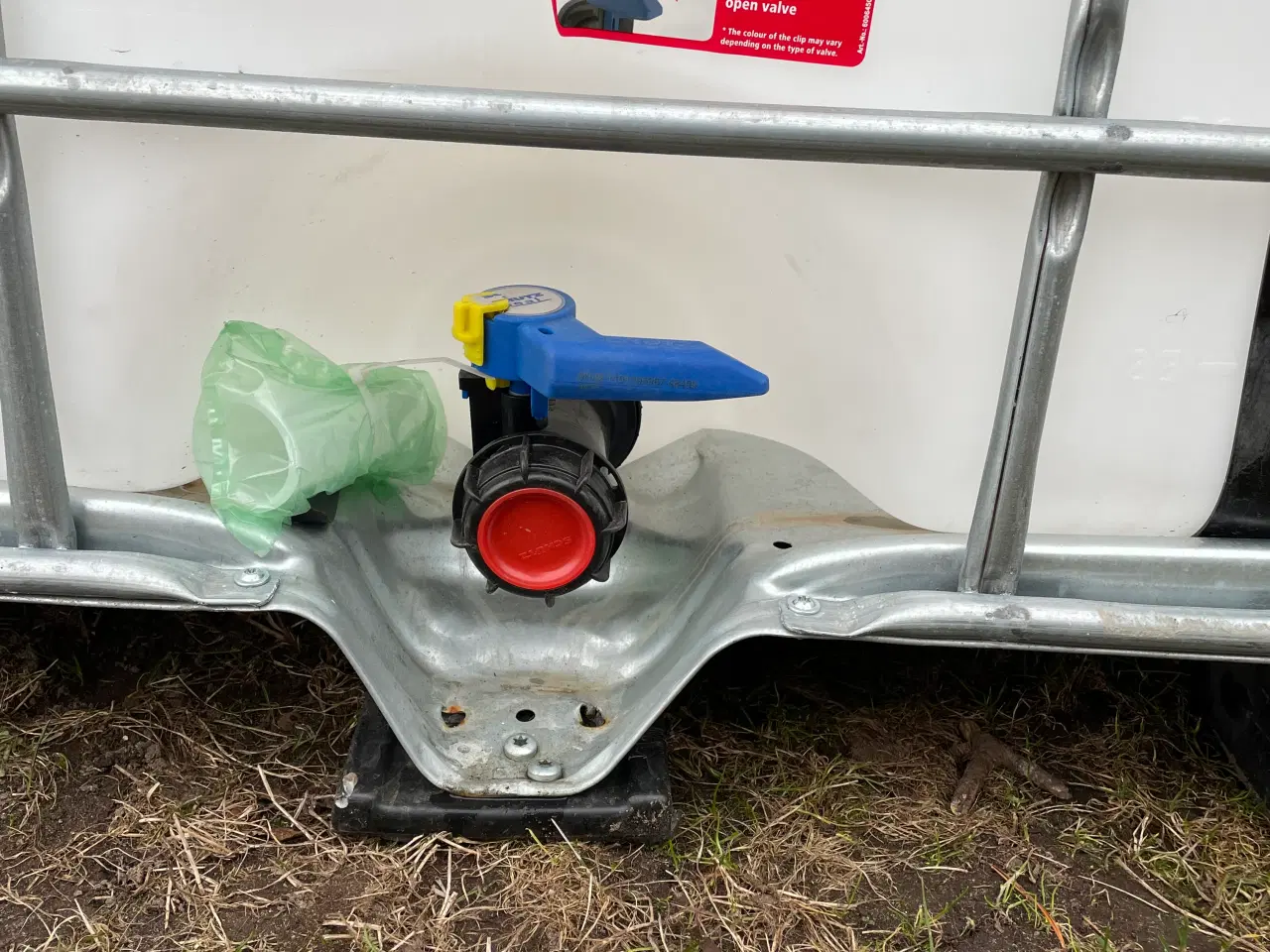 Billede 2 - Regnvandstank 1000 liter