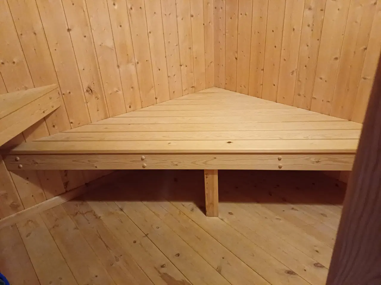 Billede 3 - Saunaovn og saunabænke