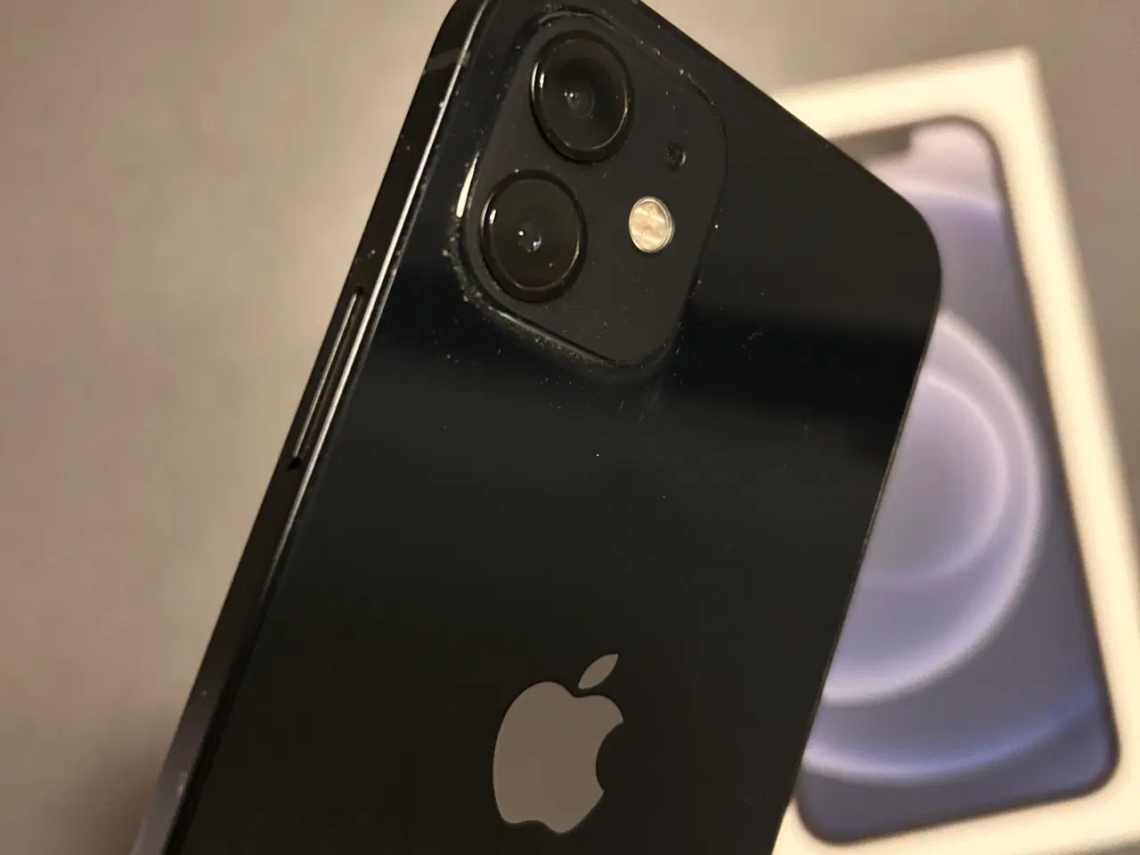 Billede 4 - Pæn iPhone 12 / sort / 64GB