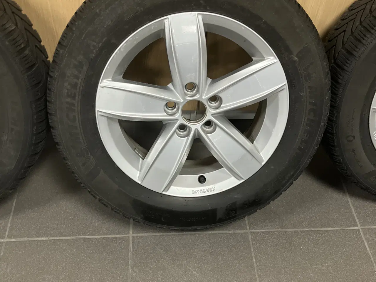 Billede 4 -  Orginale Vw alufælge 5 x 100 med Vinterdæk 