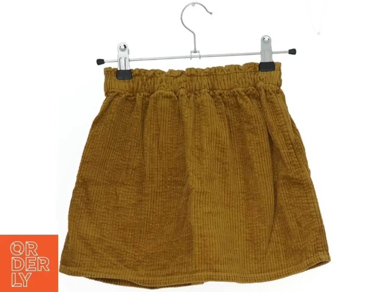 Billede 2 - Brun fløjl nederdel med knapper fra H&M (str. 98)