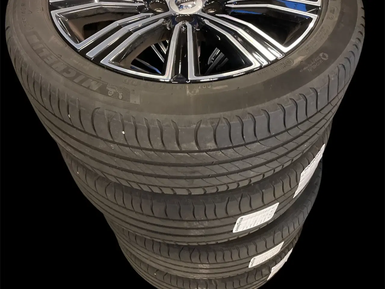 Billede 2 - 18 Volvo V60 235/45r18 Ref.P5 sommer