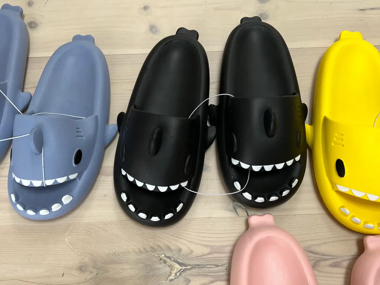 Billede 3 - Shark slides / shark slippers / shark sko