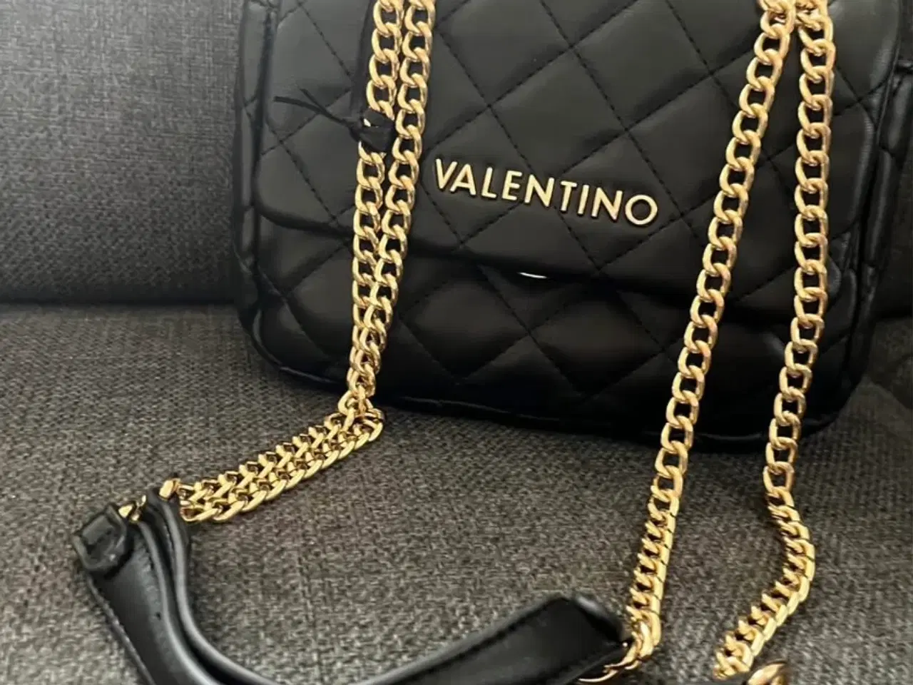 Billede 1 - Sort Valentino taske med guld
