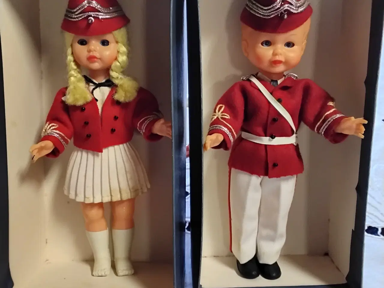 Billede 1 - Varde Garden souvenir - dukker fra før 1984 - sæt