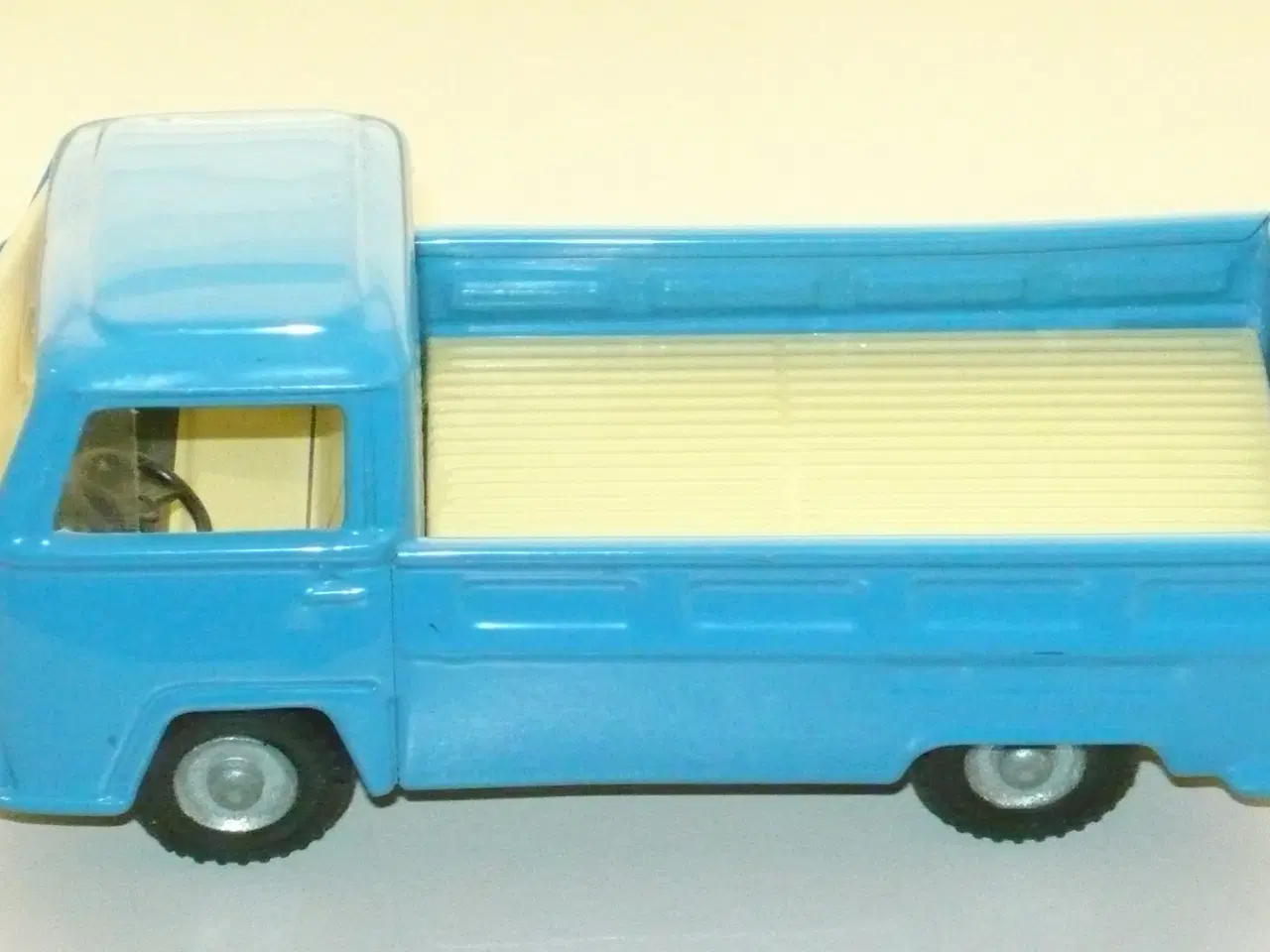 Billede 6 - Velholdt VW Modelbil