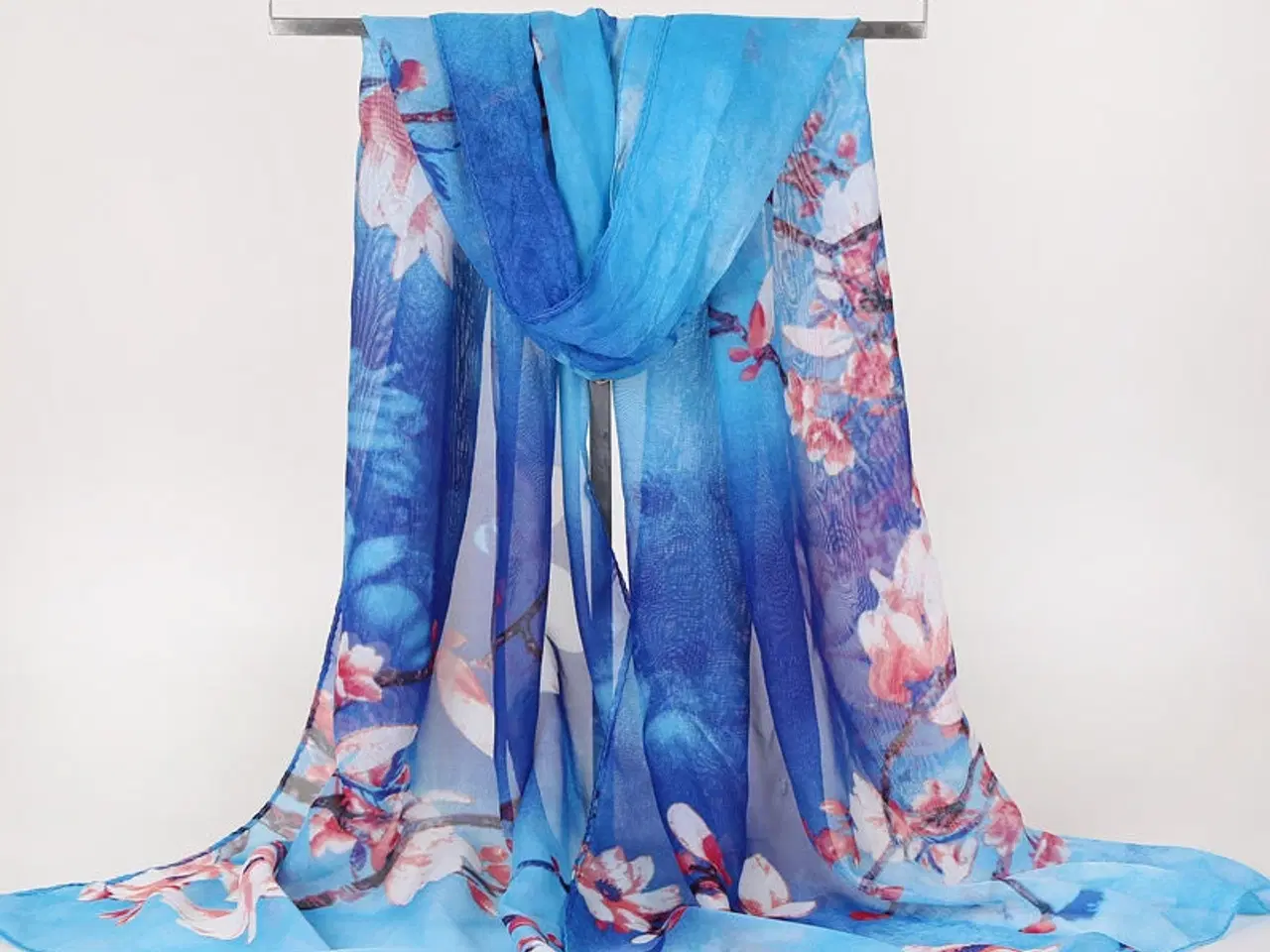 Billede 14 - tørklæder i print,aflang.med ass.blomster/påfugle