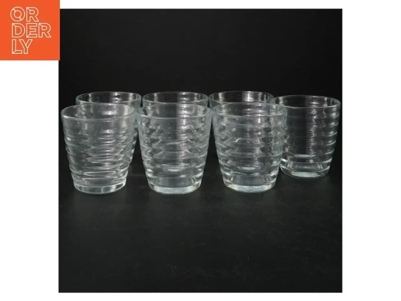 Billede 2 - Glas med rillet design (str. H 8,5 cm, ø 8,5 cm)