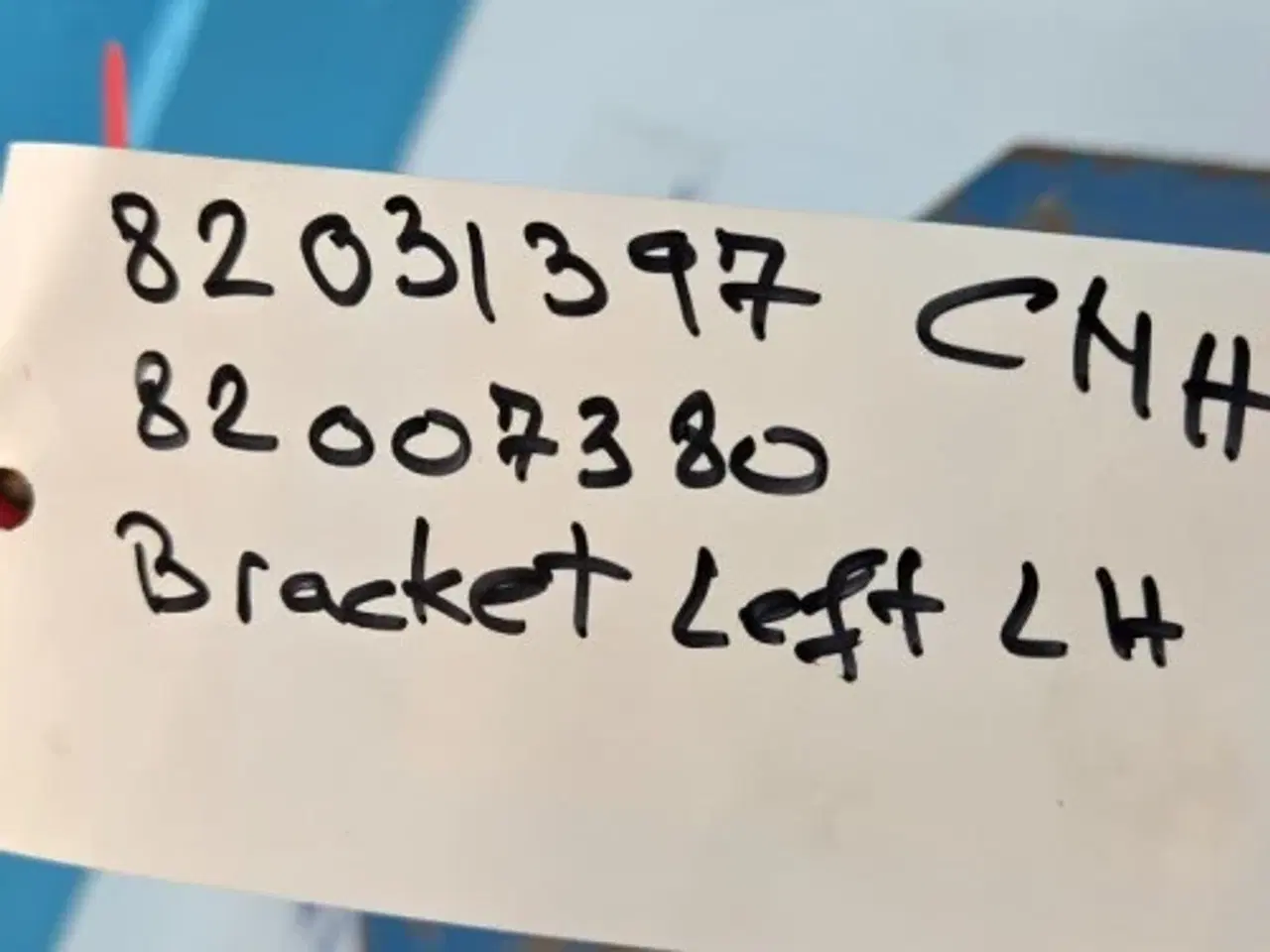 Billede 15 - New Holland TS110 Beslag L. 82007380