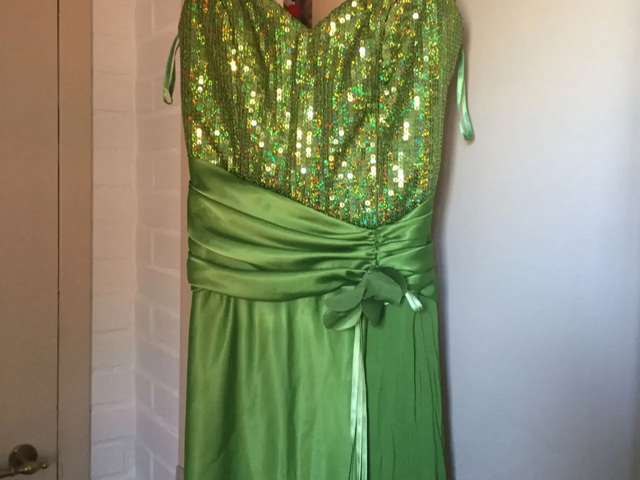 Billede 1 - Flot grøn lang kjole