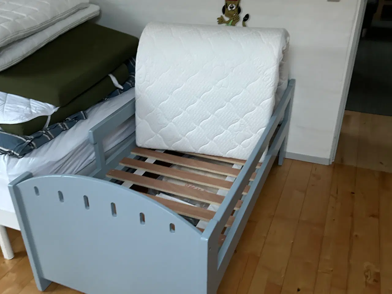 Billede 7 - Junior seng med Madres 140 + 70+10 cm.