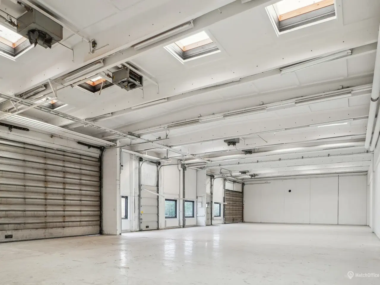 Billede 8 - Lager på 695 m² med høj loftshøjde og to elektriske porte