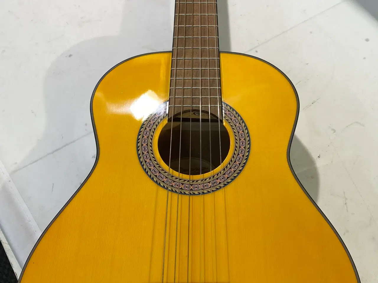 Billede 6 - 🎸 RENO RC160N Klassisk Guitar – 3/4 størrelse 🎶