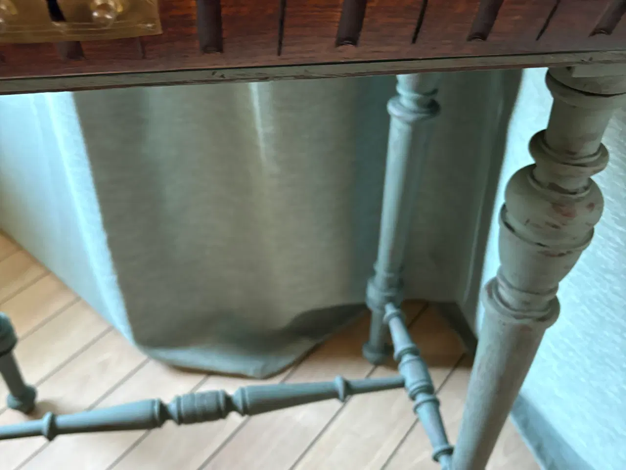 Billede 3 - Lille sybord træbord