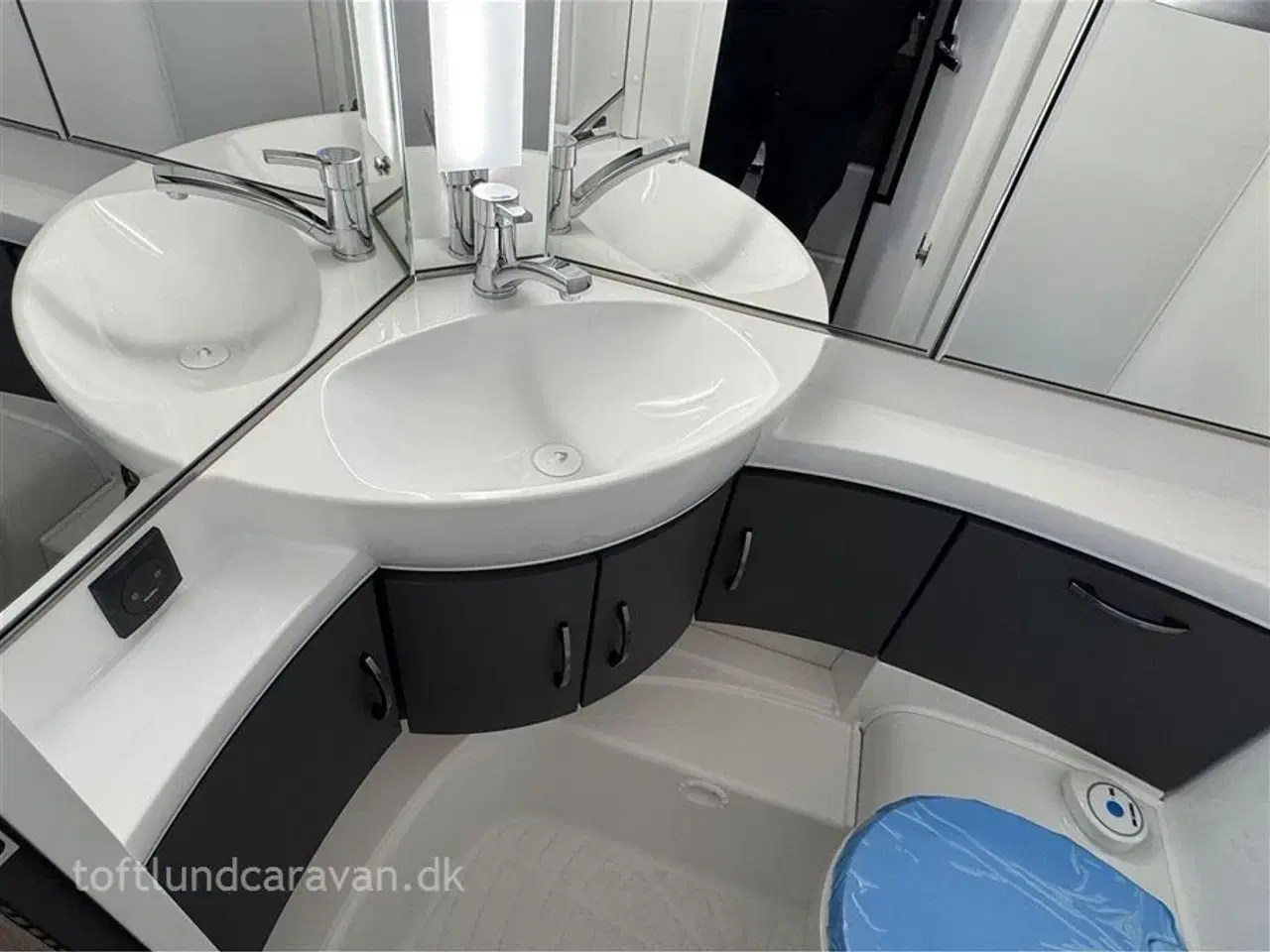 Billede 19 - 2026 - Hobby Excellent Edition 495 UL   Mest populære vogn med enkeltsenge. NY 2026 MODEL, NU PÅ LAGER.