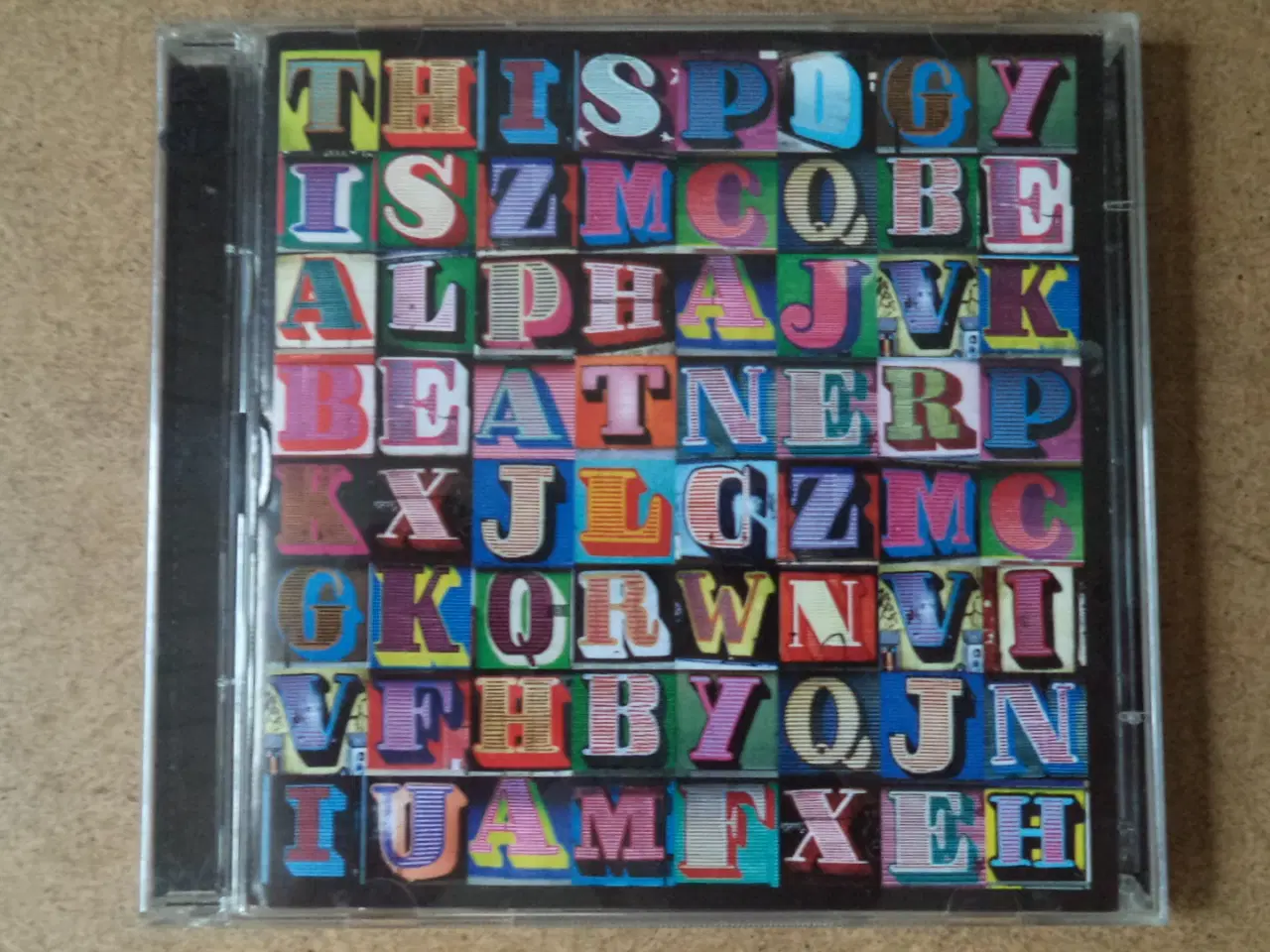 Billede 1 - Alphabeat ** This Is Alphabeat (2-CD) Flot og velh