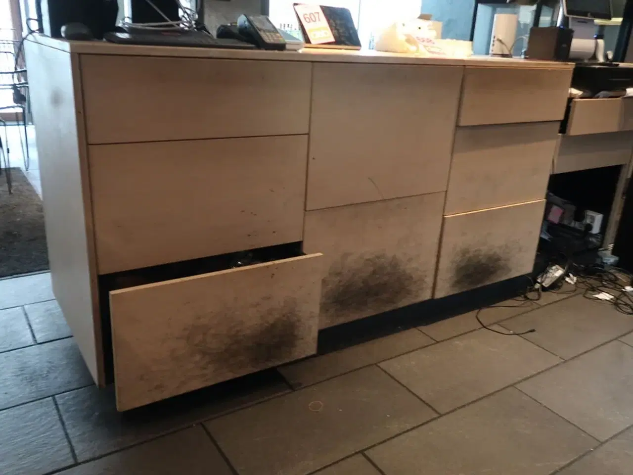 Billede 3 - Disk med indhold i skuffer