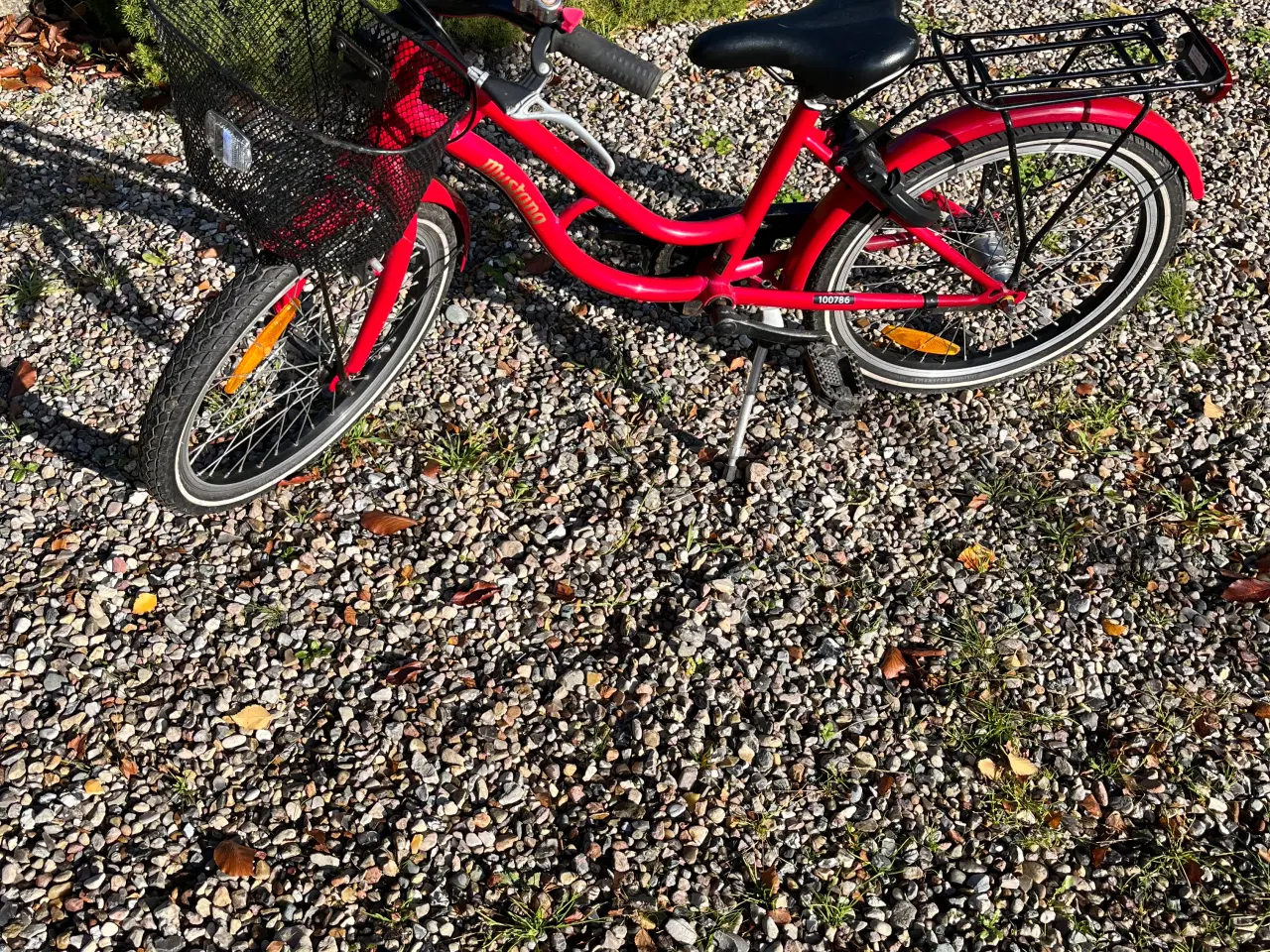 Billede 2 - Rød 20 tommer pigecykel