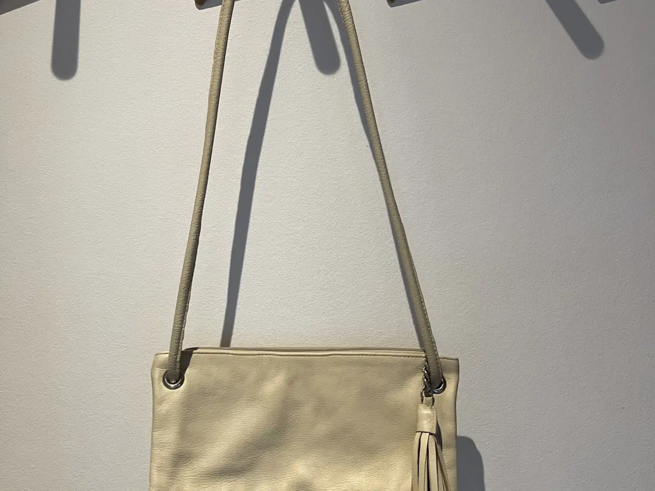 Billede 2 - Clutch med nitter.