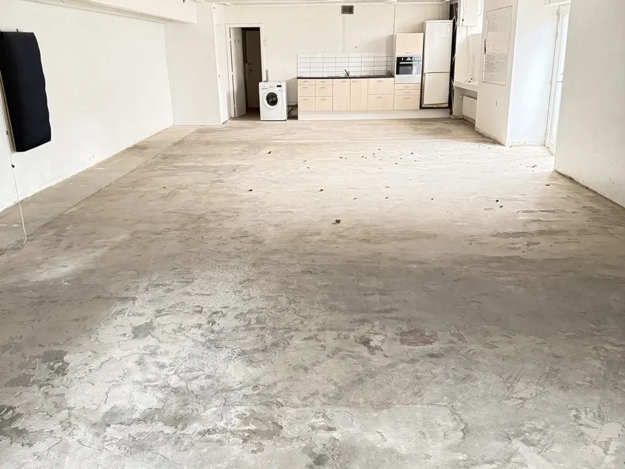 Billede 1 - Overfor for Irma-Byen. ideel til undervisning m.v.