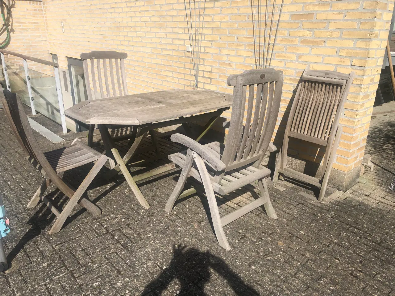 Billede 2 - Havebord og 2+2 stole i hårdttræ