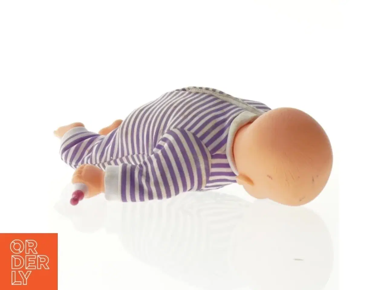 Billede 4 - Babydukkke med tøj og sutteflaske (str. 25 cm)