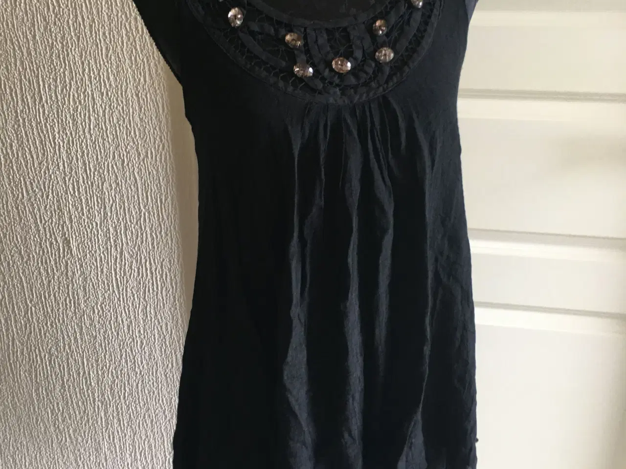 Billede 2 - Helt ny flot sort Drys fest/sommerkjole str. s