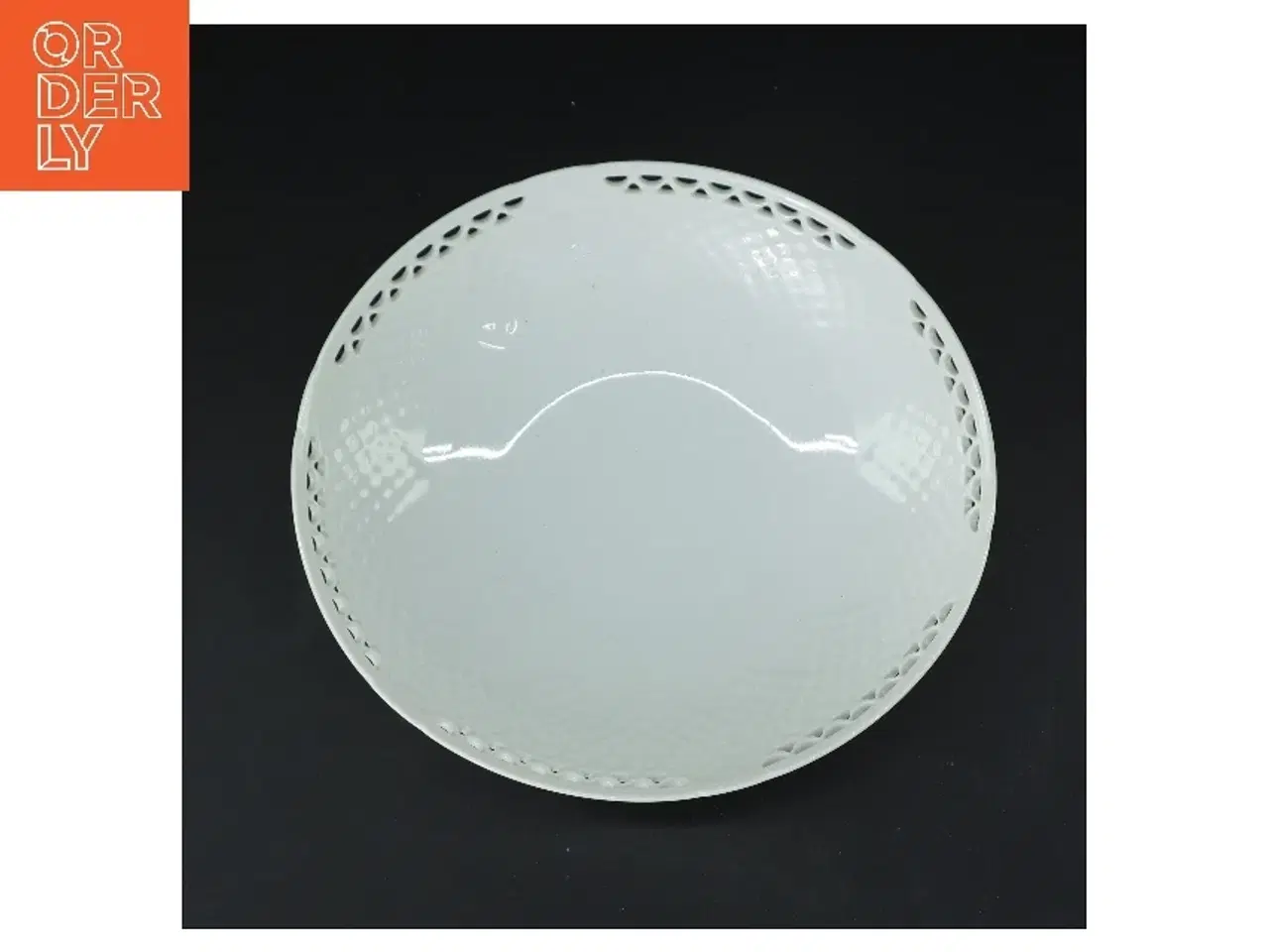 Billede 2 - Hvid porcelænsskål på fod fra Danish Porcelain CO (str. Ø 20 cm)