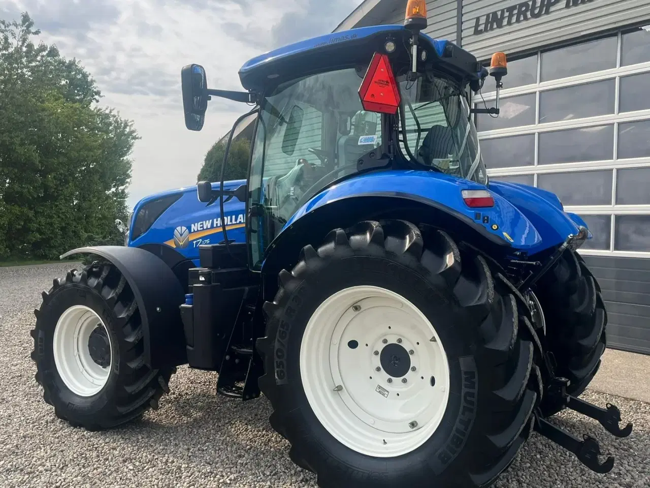Billede 3 - New Holland T7.175 RangeCommand med frontlift. Meget velholdt gård traktor.