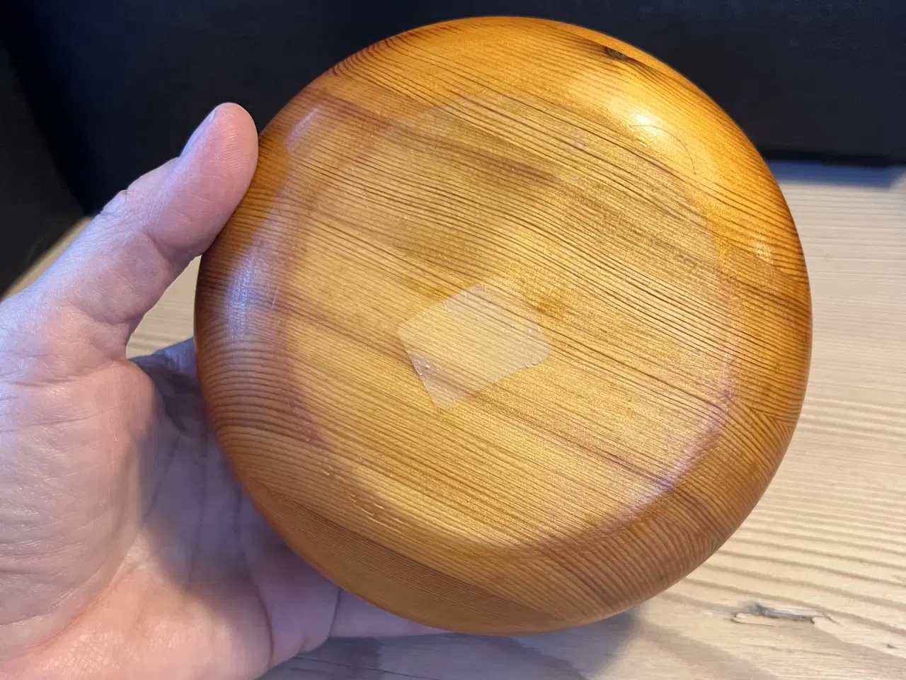 Billede 3 - Charmerende lågkrukke i lakeret træ 