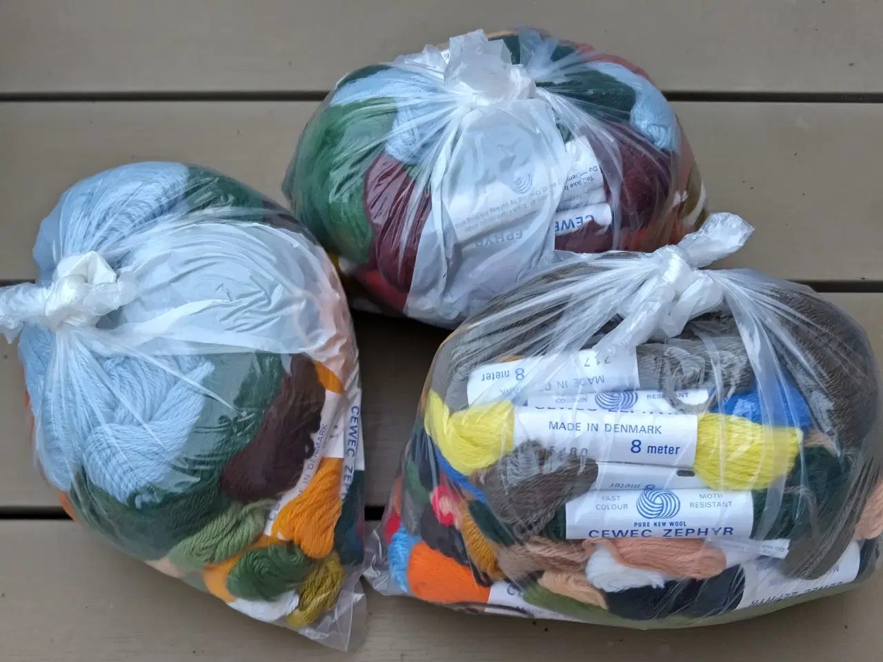 Billede 3 - 657 stk. Broderigarn - 3 broderier - hæklesæt