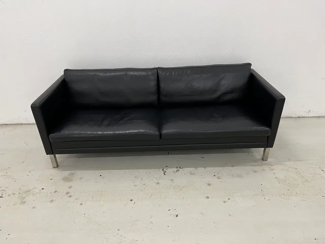 Billede 1 - Mogens Hansen MH276 3 Pers.Sofa med sort læder.