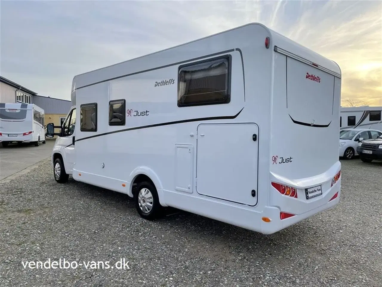 Billede 2 - 2023 - Dethleffs Just T 7052 EB - 90 Year   Enkeltsenge og garage - 90 års udstyrsmodellen
